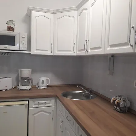 Zsuzsa Apartman Heviz-centrum