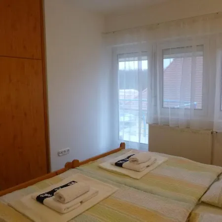 Zsuzsa Apartman Heviz-centrum