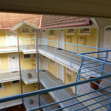 شقة Zsuzsa Apartman Heviz-centrum