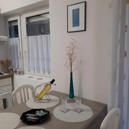 Zsuzsa Apartman Heviz-centrum شقة *