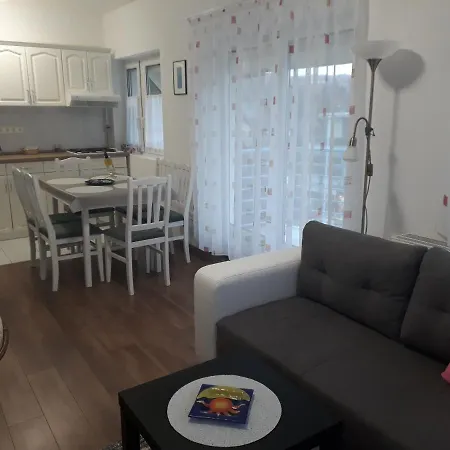 Zsuzsa Apartman Heviz-centrum شقة